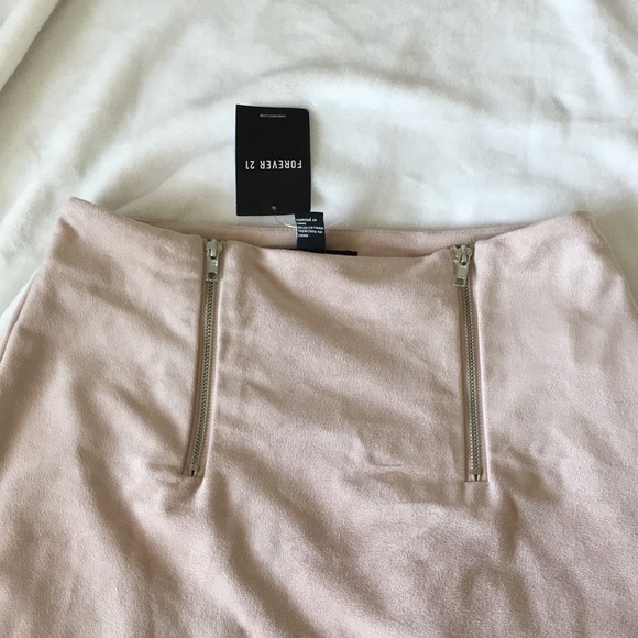 Short skirt - Picture 4 of 4